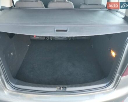 Серый Фольксваген Туран, объемом двигателя 1.6 л и пробегом 227 тыс. км за 7200 $, фото 9 на Automoto.ua