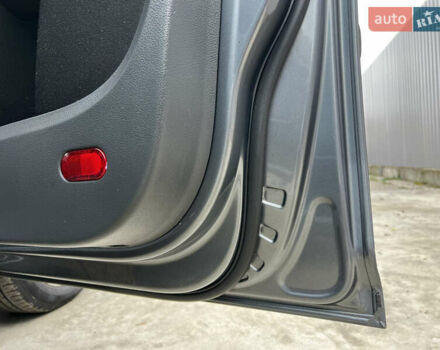 Серый Фольксваген Туран, объемом двигателя 1.6 л и пробегом 217 тыс. км за 8200 $, фото 77 на Automoto.ua