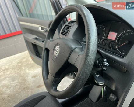 Серый Фольксваген Туран, объемом двигателя 1.6 л и пробегом 217 тыс. км за 8200 $, фото 71 на Automoto.ua