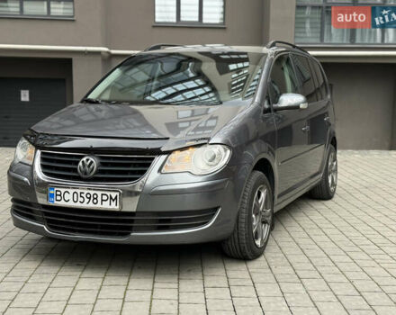 Серый Фольксваген Туран, объемом двигателя 1.9 л и пробегом 282 тыс. км за 6900 $, фото 1 на Automoto.ua