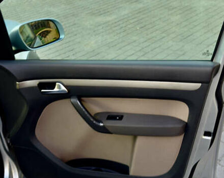 Сірий Фольксваген Туран, об'ємом двигуна 1.6 л та пробігом 218 тис. км за 8400 $, фото 52 на Automoto.ua