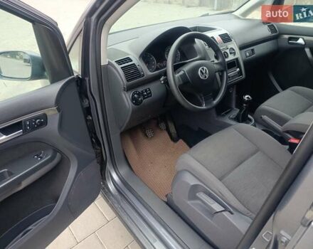 Серый Фольксваген Туран, объемом двигателя 1.6 л и пробегом 224 тыс. км за 7300 $, фото 10 на Automoto.ua