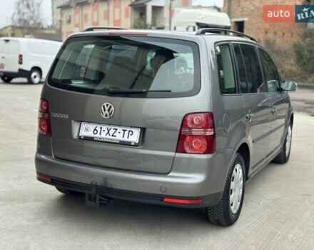Серый Фольксваген Туран, объемом двигателя 1.6 л и пробегом 232 тыс. км за 7200 $, фото 6 на Automoto.ua