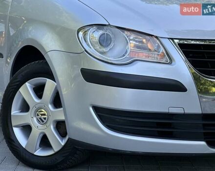 Сірий Фольксваген Туран, об'ємом двигуна 1.6 л та пробігом 230 тис. км за 6750 $, фото 46 на Automoto.ua