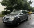 Серый Фольксваген Туран, объемом двигателя 2 л и пробегом 300 тыс. км за 2950 $, фото 1 на Automoto.ua