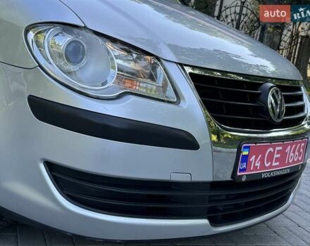 Сірий Фольксваген Туран, об'ємом двигуна 1.6 л та пробігом 230 тис. км за 6750 $, фото 49 на Automoto.ua