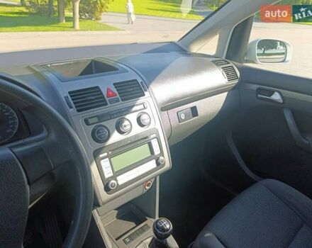 Серый Фольксваген Туран, объемом двигателя 1.6 л и пробегом 237 тыс. км за 6800 $, фото 9 на Automoto.ua