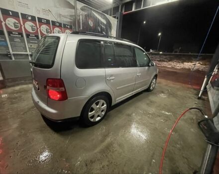 Серый Фольксваген Туран, объемом двигателя 1.9 л и пробегом 300 тыс. км за 1950 $, фото 2 на Automoto.ua