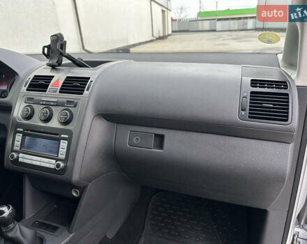 Серый Фольксваген Туран, объемом двигателя 1.6 л и пробегом 215 тыс. км за 6800 $, фото 43 на Automoto.ua