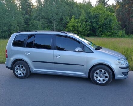 Серый Фольксваген Туран, объемом двигателя 1.4 л и пробегом 200 тыс. км за 7000 $, фото 1 на Automoto.ua