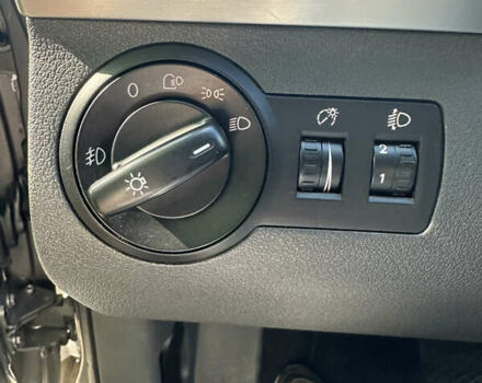 Сірий Фольксваген Туран, об'ємом двигуна 2 л та пробігом 240 тис. км за 7200 $, фото 20 на Automoto.ua