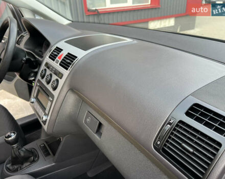 Серый Фольксваген Туран, объемом двигателя 1.6 л и пробегом 217 тыс. км за 8200 $, фото 65 на Automoto.ua