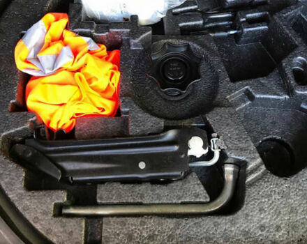 Серый Фольксваген Туран, объемом двигателя 1.4 л и пробегом 268 тыс. км за 6200 $, фото 14 на Automoto.ua