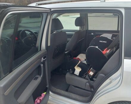 Сірий Фольксваген Туран, об'ємом двигуна 1.4 л та пробігом 237 тис. км за 6200 $, фото 5 на Automoto.ua