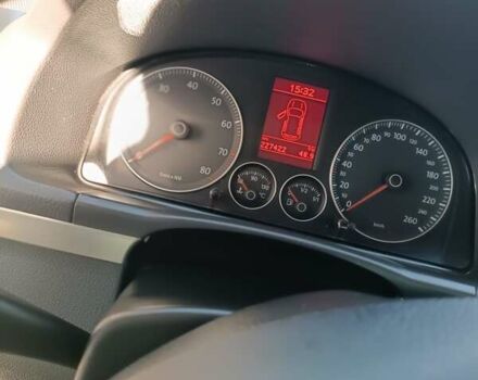 Серый Фольксваген Туран, объемом двигателя 1.39 л и пробегом 227 тыс. км за 7500 $, фото 35 на Automoto.ua