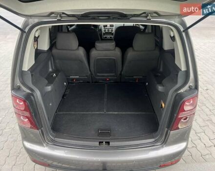 Серый Фольксваген Туран, объемом двигателя 1.4 л и пробегом 278 тыс. км за 5300 $, фото 3 на Automoto.ua