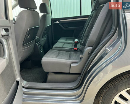 Серый Фольксваген Туран, объемом двигателя 1.6 л и пробегом 217 тыс. км за 8200 $, фото 52 на Automoto.ua