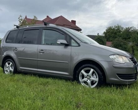 Серый Фольксваген Туран, объемом двигателя 1.6 л и пробегом 180 тыс. км за 2500 $, фото 2 на Automoto.ua