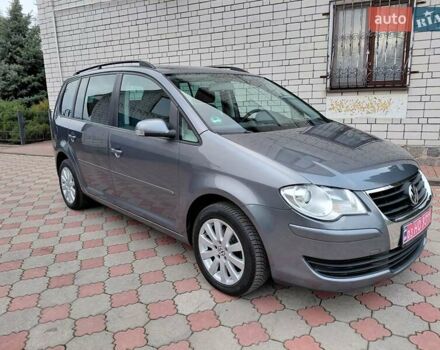 Серый Фольксваген Туран, объемом двигателя 1.6 л и пробегом 196 тыс. км за 7499 $, фото 2 на Automoto.ua