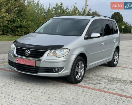 Серый Фольксваген Туран, объемом двигателя 1.9 л и пробегом 263 тыс. км за 7400 $, фото 2 на Automoto.ua