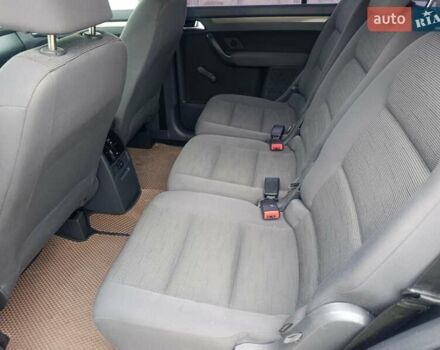 Серый Фольксваген Туран, объемом двигателя 1.6 л и пробегом 224 тыс. км за 7300 $, фото 13 на Automoto.ua