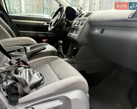 Серый Фольксваген Туран, объемом двигателя 1.9 л и пробегом 282 тыс. км за 6900 $, фото 14 на Automoto.ua