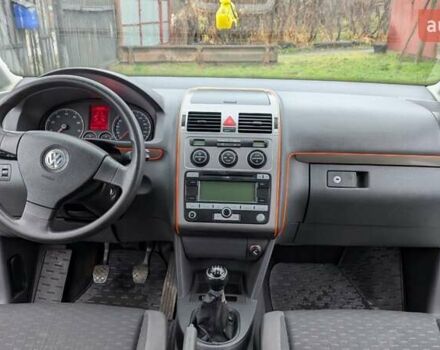 Серый Фольксваген Туран, объемом двигателя 1.39 л и пробегом 211 тыс. км за 5500 $, фото 6 на Automoto.ua