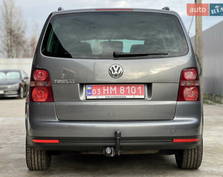 Серый Фольксваген Туран, объемом двигателя 1.6 л и пробегом 217 тыс. км за 8200 $, фото 4 на Automoto.ua