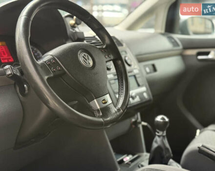 Серый Фольксваген Туран, объемом двигателя 1.9 л и пробегом 282 тыс. км за 6900 $, фото 19 на Automoto.ua