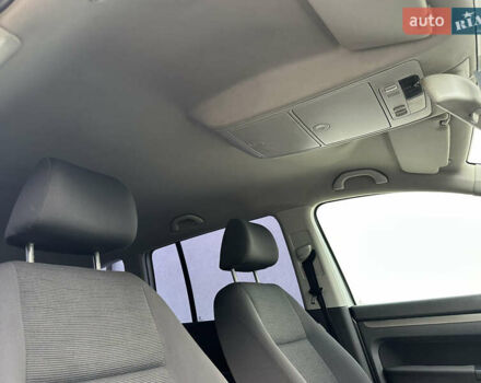 Серый Фольксваген Туран, объемом двигателя 1.6 л и пробегом 215 тыс. км за 6800 $, фото 45 на Automoto.ua