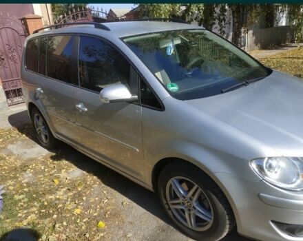 Серый Фольксваген Туран, объемом двигателя 1.4 л и пробегом 216 тыс. км за 6600 $, фото 1 на Automoto.ua