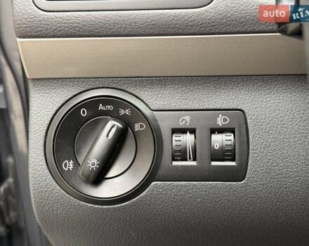 Серый Фольксваген Туран, объемом двигателя 1.6 л и пробегом 251 тыс. км за 6950 $, фото 25 на Automoto.ua