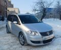 Серый Фольксваген Туран, объемом двигателя 1.6 л и пробегом 257 тыс. км за 7700 $, фото 1 на Automoto.ua