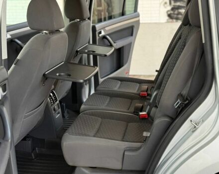 Серый Фольксваген Туран, объемом двигателя 2 л и пробегом 260 тыс. км за 5300 $, фото 7 на Automoto.ua