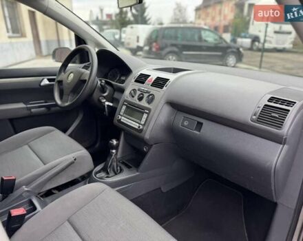 Серый Фольксваген Туран, объемом двигателя 1.6 л и пробегом 232 тыс. км за 7200 $, фото 5 на Automoto.ua