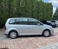 Серый Фольксваген Туран, объемом двигателя 1.6 л и пробегом 275 тыс. км за 6500 $, фото 2 на Automoto.ua