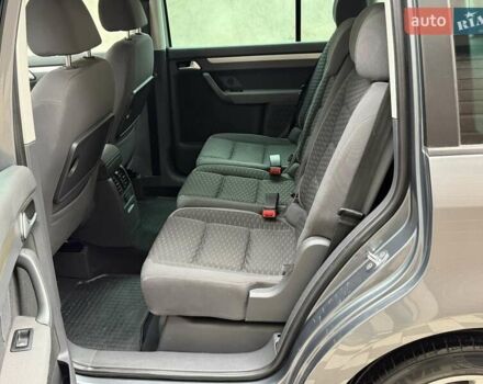 Серый Фольксваген Туран, объемом двигателя 1.6 л и пробегом 251 тыс. км за 6950 $, фото 33 на Automoto.ua