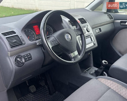 Сірий Фольксваген Туран, об'ємом двигуна 1.4 л та пробігом 48 тис. км за 8999 $, фото 42 на Automoto.ua