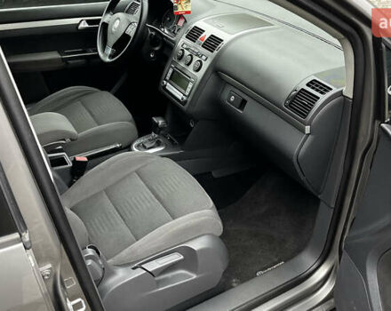 Сірий Фольксваген Туран, об'ємом двигуна 1.97 л та пробігом 302 тис. км за 8000 $, фото 14 на Automoto.ua