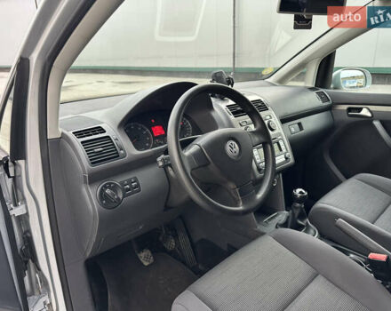 Серый Фольксваген Туран, объемом двигателя 1.6 л и пробегом 215 тыс. км за 6800 $, фото 26 на Automoto.ua