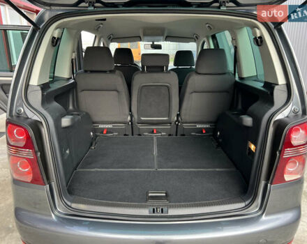 Серый Фольксваген Туран, объемом двигателя 1.6 л и пробегом 217 тыс. км за 8200 $, фото 55 на Automoto.ua