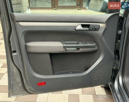 Серый Фольксваген Туран, объемом двигателя 1.6 л и пробегом 251 тыс. км за 6950 $, фото 19 на Automoto.ua