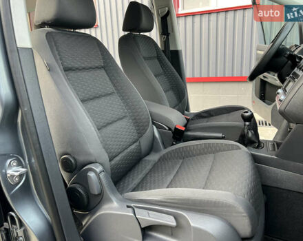 Серый Фольксваген Туран, объемом двигателя 1.6 л и пробегом 217 тыс. км за 8200 $, фото 66 на Automoto.ua