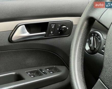 Серый Фольксваген Туран, объемом двигателя 1.6 л и пробегом 262 тыс. км за 6700 $, фото 21 на Automoto.ua