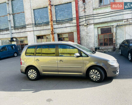 Серый Фольксваген Туран, объемом двигателя 1.39 л и пробегом 220 тыс. км за 4800 $, фото 2 на Automoto.ua