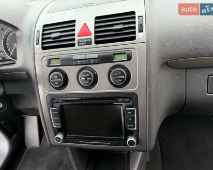 Сірий Фольксваген Туран, об'ємом двигуна 1.9 л та пробігом 226 тис. км за 7900 $, фото 23 на Automoto.ua