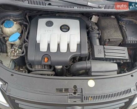 Серый Фольксваген Туран, объемом двигателя 1.97 л и пробегом 288 тыс. км за 7800 $, фото 6 на Automoto.ua