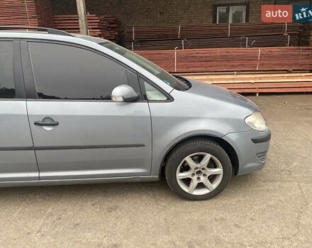 Серый Фольксваген Туран, объемом двигателя 1.6 л и пробегом 225 тыс. км за 6000 $, фото 3 на Automoto.ua