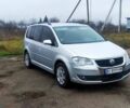 Серый Фольксваген Туран, объемом двигателя 1.9 л и пробегом 254 тыс. км за 3899 $, фото 1 на Automoto.ua