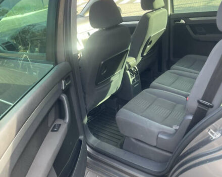 Серый Фольксваген Туран, объемом двигателя 1.39 л и пробегом 220 тыс. км за 4800 $, фото 23 на Automoto.ua